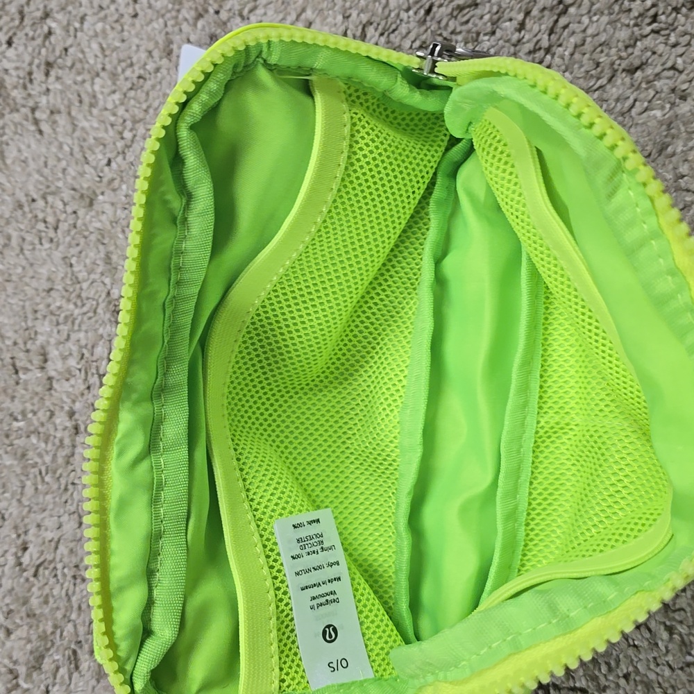 NWT Lululemon Everywhere Belt Bag 1L *Neo Mint - Picture 3 of 7